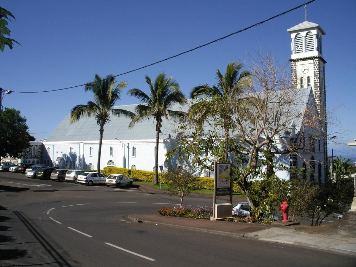 Petite Île Case Creole Traditionnelle A Ossature Et Charpente Bois المظهر الخارجي الصورة